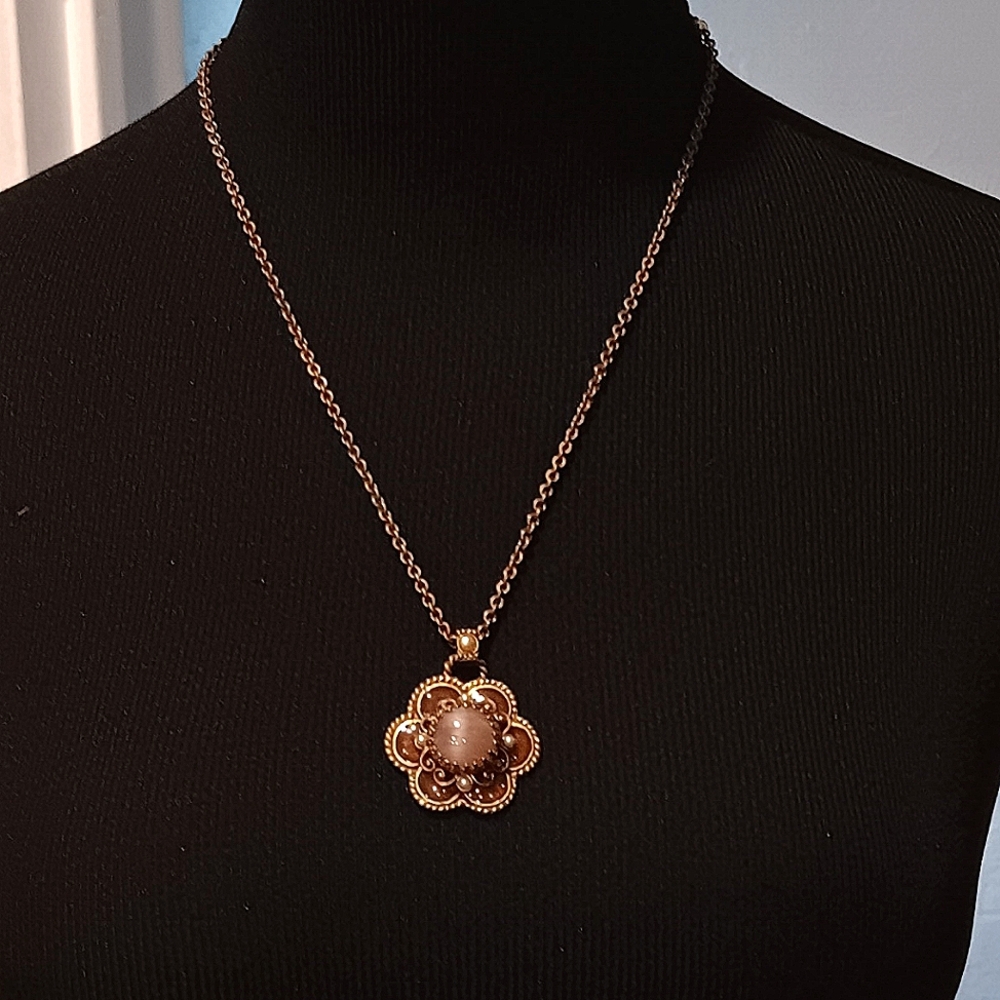 Elegant Vintage Inspired Gold Pendant Necklace